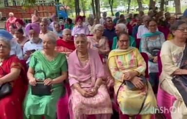 ਐਸਏਐਸ ਨਗਰ ਮੁਹਾਲੀ: ਮੋਹਾਲੀ ਸੀਨੀਅਰ ਸਿਟੀਜਨ ਐਸੋਸੀਏਸ਼ਨ ਨੇ ਫੇਸ 10 ਪਾਰਕ ਵਿਖੇ ਤੀਆਂ ਦਾ ਤਿਉਹਾਰ ਬੜੀ ਧੂਮ ਧਾਮ ਨਾਲ ਮਨਾਇਆ