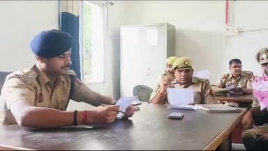 बारा: घूरपुर थाना परिसर में आयोजित थाना दिवस पर एसीपी कौंधियारा द्वारा क्षेत्र से आए फरियादियों की सुनी गई फरियाद