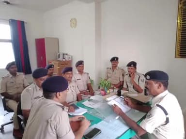 शिवहर: डीएसपी कार्यालय में ट्रैफिक डीएसपी ने सभी थाना अध्यक्ष के साथ सड़क दुर्घटना से संबंधित किया मासिक बैठक