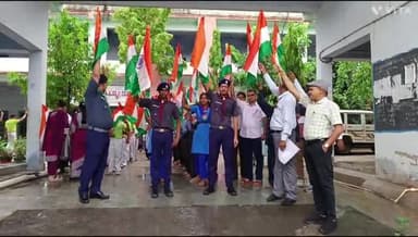 नीम का थाना: नीमकाथाना में घर घर तिरंगा रैली का हुआ आयोजन जिला शिक्षा अधिकारी व उपखंड अधिकारी ने दिखाई हरी झंडी