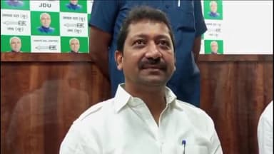 पटना ग्रामीण: जेडीयू कार्यालय में मंत्री सुमित कुमार सिंह ने कहा, तेजस्वी यादव बताएं उस अपराधी का नाम जिसे सरकार ने संरक्षित किया है