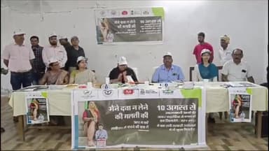 गोंडा: सरजू कन्या पाठशाला इंटरकॉलेज में फाइलेरिया मुक्ति अभियान का डीएम ने दवा खिलाकर कार्यक्रम का किया शुभारंभ,सीएमओ रही मौजद