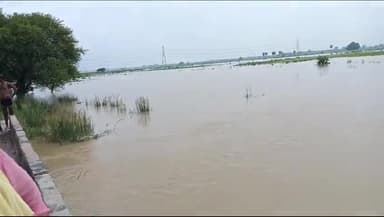 आरा प्रखंड के दर्जनों गांव मे बाढ का पानी घुंसा, हजारों एकड़ जमीन मे लगी सफल नष्ट, प्रशासन सुस्त -क्यामुद्दीन अंसारी.