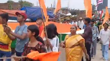 कांके: चुटिया स्थित सुरेश्वर धाम से निकाली गई तिरंगा यात्रा, केंद्रीय रक्षा राज्य मंत्री संजय सेठ हुए शामिल