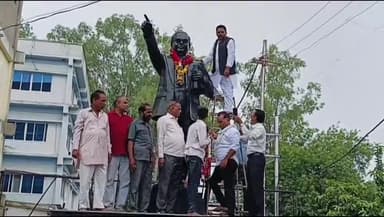 शाजापुर: जिला अस्पताल में लगाई गई भीमराव अंबेडकर की प्रतिमा अखिल भारतीय बलाई महासंघ ने माल्या अर्पण करते हुए उन्हें याद किया