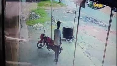 हज़ारीबाग: हजारीबाग कोर्रा थाना क्षेत्र अंतर्गत सिंदूर चौक में चोरों ने बाइक पर किया हाथ साफ, लेकर हुए फरार ।