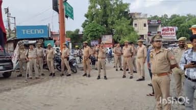 बलरामपुर: आर्य वीर दल द्वारा बांग्लादेश में हुई हिंसक घटना के विरोध प्रदर्शन को लेकर वीर विनय चौराहा पर एलर्ट हुआ प्रशासन