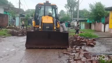 बासोदा: ग्राम बरेठ में नल जल योजना की पाइपलाइन डाले जाने के लिए खोदी गई थी सड़क,अबतक नहीं हुई मरम्मत