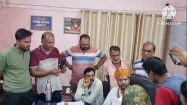 इंद्रगढ़: सुमेरगंजमंडी में हुई अतिक्रमण की कार्रवाई से आक्रोशित लोगों से केशोरायपाटन विधायक सीएल प्रेमी ने थाने पहुंचकर वार्ता की