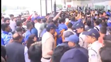 हुज़ूर: पेरिस ओलंपिक से कांस्य पदक जीतकर लौटे राष्ट्रीय हॉकी टीम के खिलाड़ी विवेक सागर का भोपाल एयरपोर्ट पर किया गया भव्य स्वागत