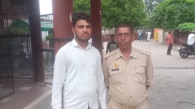 हाथरस: गांव वाहनपुर में ऑटो चालक के साथ दबंगों ने की मारपीट, पुलिस ने जिला अस्पताल में घायल ऑटो चालक का कराया डॉक्टरी परीक्षण