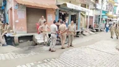 बरेली: बारादरी थाना क्षेत्र के जोगीनवादा में शाहनूरी मस्जिद के सामने से कांवड़ियों का जत्था शांतिपूर्ण तरीके से निकाला गया