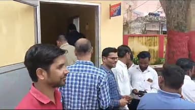 बीसलपुर: बीसलपुर कोतवाली परिसर में बांग्लादेश में हिंदुओं पर हो रहे अत्याचार केविरोध में किया पदर्शन एसडीमको सौपा ज्ञापन