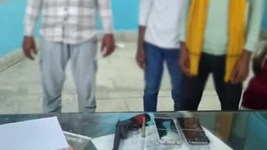 करगहर: करगहर थाने की पुलिस ने एक लोडेड देशी कट्टा के साथ तीन अपराधकर्मियों को किया गिरफ्तार