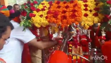 सारंगपुर: सारंगपुर महादेव मित्र मंडल ने वटकेश्वर मंदिर से निकाली भव्य सावन सवारी, राज्य मंत्री गौतम टेटवाल हुए शामिल