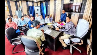 चम्पावत: नवागत मुख्य चिकित्सा अधिकारी डॉ. देवेश कुमार चौहान का सीएमओ कार्यालय में फार्मासिस्ट एसोसिएशन ने किया स्वागत