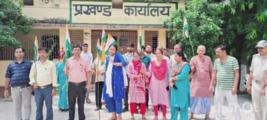 शिवहर: डुमरी कटसरी प्रखंड मुख्यालय से बीडीओ और सीओ ने निकाला तिरंगा झंडा यात्रा