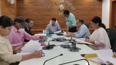 कांके: रांची स्थित समाहरणालय में उपायुक्त की अध्यक्षता में जिला सलाहकार समिति की हुई बैठक