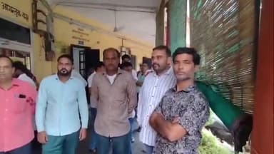 बूंदी: राष्ट्रीय राजमार्ग मे नियम विरोध शराब का ठेका खोलने के विरोध में दुकानदार ने जिला कलेक्टर को सोपा ज्ञापन