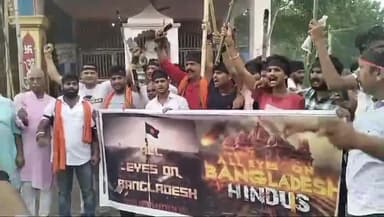 बिदुपुर: बांग्लादेश में हिंदुओं पर हो रहे अत्याचार के विरोध में बिदुपुर बाजार में हिंदू संगठन के सदस्यों ने निकाला आक्रोश मार्च