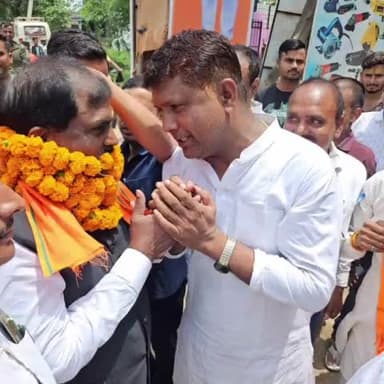 उदवंत नगर: बिहार सरकार के पंचायती मंत्री का पिरो जाने दौरान जीरो माइल के समीप लोगो ने भव्य तरीके से स्वागत किया