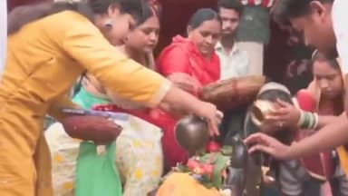 कांके: रांची के चुटिया स्थित सुरेश्वर धाम मंदिर में सावन के चौथे सोमवारी पर श्रद्धालुओं की उमड़ी भीड़