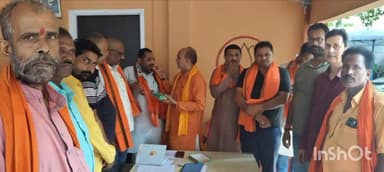 फारबिसगंज: फारबिसगंज विधायक जनसंपर्क कार्यालय में बीस सूत्री समिति का गठन होने पर सदस्यों का विधायक ने किया स्वागत