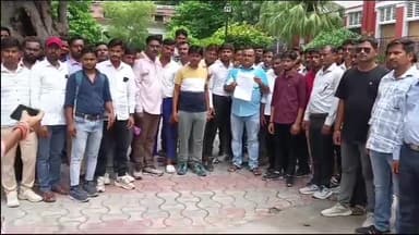 शाहजहांपुर: कलेक्ट्रेट मे एनसीसी लिमिटेड कंपनी के संविदाकर्मी साइड सुपरवाइजर ने मानदेय कम न करने की मांग, जिलाधिकारी को दिया ज्ञापन