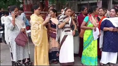 शाहजहांपुर: कलेक्ट्रेट में उत्तर प्रदेश आशा वर्कर्स यूनियन ने मानदेय बढ़ाए जाने की मांग को लेकर किया प्रदर्शन, दिया ज्ञापन