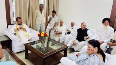 पंचकूला: अम्बाला से लोकसभा सांसद वरुण चौधरी के द्वारा पीडब्ल्यूडी रेस्ट हाउस कालका में सुनी गई लोगों की समस्याएं