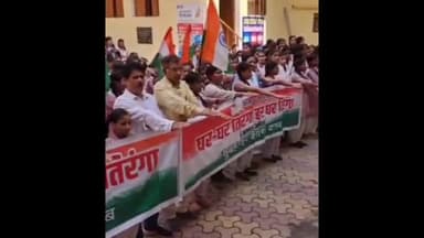 छात्राओं ने ली हर घर तिरंगा अभियान की शपथः 13 से 15 अगस्त तक घरों पर फहराएंगे तिरंगा, किया भारत माता का जयघोष