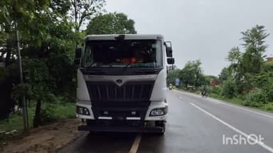 बलरामपुर: अवैध खनन को लेकर खनन निरीक्षक ने चलाया अभियान,एक ट्रक ट्रेलर  को कोतवाली देहात में किया सीज