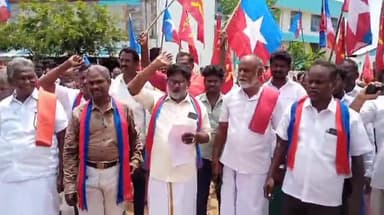 ஆவுடையார் கோவில்: செல்போன் கோபுரம் அமைக்க வேண்டும் உள்ளிட்ட கோரிக்கைகளை வலியுறுத்தி வட்டாட்சியர் அலுவலகத்தை முற்றுகையிட்ட VCK இந்திய ஐக்கிய கம்யூனிஸ்ட் கட்சியினர்