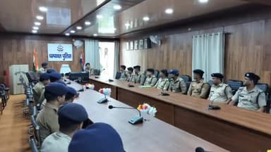 चम्पावत: सीओ वंदना वर्मा ने पुलिस लाइन चंपावत में पुलिस अधिकारी एवं कर्मचारियों के साथ गोष्ठी का किया आयोजन