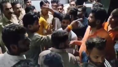 शाजापुर: शाजापुर निवासी युवती की शिकायत पर दुष्कर्म सहित अन्य धाराओं में 4 लोगों पर केस दर्ज,  कोतवाली थाने पर हुआ हंगामा