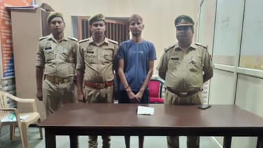 शाहजहांपुर: चौक कोतवाली पुलिस ने फूलमती मंदिर के पास से एक अभियुक्त को किया गिरफ्तार, नकदी और सट्टा पर्ची हुई बरामद