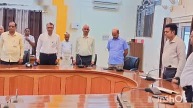 गोंडा: विभाजन विभीषिका स्मृति दिवस पर आयुक्त सभागार में दो मिनट मौन धारण कर बलिदानियों को दी गयी श्रद्धांजलि