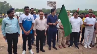 बूंदी: हर घर तिरंगा अभियान के तहत शहर में निकाली बाईक रैली जिला कलेक्टर ने हाई सेकेंडरी स्कूल से हरी झंडी दिखाकर किया रवाना