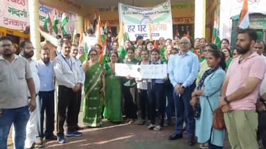 पूर्णागिरि: स्वतंत्रता दिवस की पूर्व संध्या पर नगर पालिका टनकपुर द्वारा हर घर तिरंगा अभियान के तहत निकाली गई तिरंगा यात्रा