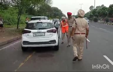 ਐਸਏਐਸ ਨਗਰ ਮੁਹਾਲੀ: ਐਸਐਸਪੀ ਦੀਪਕ ਦੇ ਨਿਗਰਾਨੀ ਹੇਠ ਜਗਤਪੁਰਾ ਪਿੰਡ ਵਿਖੇ ਜੁਇੰਟ ਨਾਕਾ ਲਗਾਇਆ ਗਿਆ ਅਤੇ ਡੋਗ ਸਕਾਡ ਦੀ ਮਦਦ ਵੀ ਲਿੱਤੀ ਗਈ