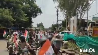 त्योंदा: त्योंदा मैं पुलिस कर्मियों ने निकाली तिरंगा यात्रा लोगों को देशभक्ति के साथ दिया हेलमेट पर लगाने का संदेश