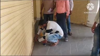 खुरई: दुकानों का बकाया किराया और प्रीमियम राशि को लेकर नगर पालिका ने आज वसूली अभियान में सील की 26 दुकानें।