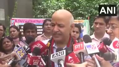 सुकेश चंद्रशेखर जब जेल से पत्र लिखता है तो LG और उनका कार्यालय खुश हो जाता है। उसके पत्र का तो ख़ुद LG साहब इंतज़ार करते हैं।
लेकिन दिल्ली के चुने हुए मुख्यमंत्री @arvindkejriwal जी ने स्वतंत्रता दिवस को लेकर पत्र लिखा, उस पर ओछी राजनीति की