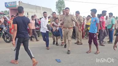 इकौना: इकौना मुर्गी फार्म के पास अज्ञात कार की टककर से दो बाईकों पर सवार चार लोग घायल सभी को किया गया रेफर