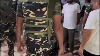 जमुई: पकरी कैम्प में सांप पकड़ने के दौरान सांप ने एसएसबी जवान को डंसा, सदर अस्पताल में कराया गया भर्ती