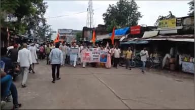 पीपलदा: इटावा में बांग्लादेश में हिंदुओं पर हो रहे अत्याचार पर सर्व हिन्दू समाज ने किया प्रदर्शन राष्ट्रपति के नाम दिया ज्ञापन