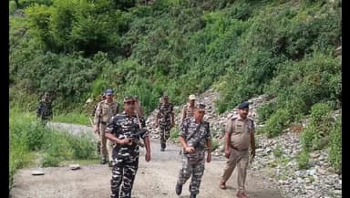 चम्पावत: नेपाल सीमा से लगे तामली क्षेत्र में पुलिस विभाग ने एसएसबी के साथ मिलकर की संयुक्त कांबिंग