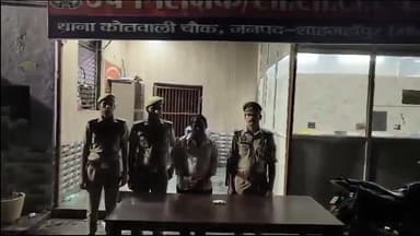 शाहजहांपुर: चौक कोतवाली पुलिस ने पंडित दीनदयाल मार्केट के बाहर से एक अभियुक्त को किया गिरफ्तार, सट्टा पर्ची और नकदी बरामद