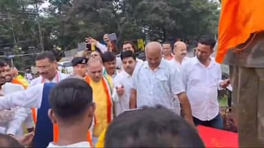 कांके: बिरसा चौक पर बीजेपी प्रदेश अध्यक्ष बाबूलाल मरांडी ने किया पूर्व राज्यपाल कैलाशपति मिश्र की प्रतिमा का अनावरण