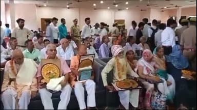 हरदोई: गांधी भवन में मंत्री नितिन अग्रवाल ने स्वतंत्रता संग्राम सेनानियों के परिजनों को सम्मानित किया